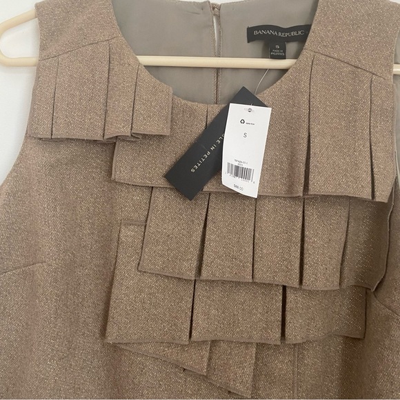 NWT Banana Republic Sleeveless Box Pleat Top Tan with Gold - Picture 2 of 8